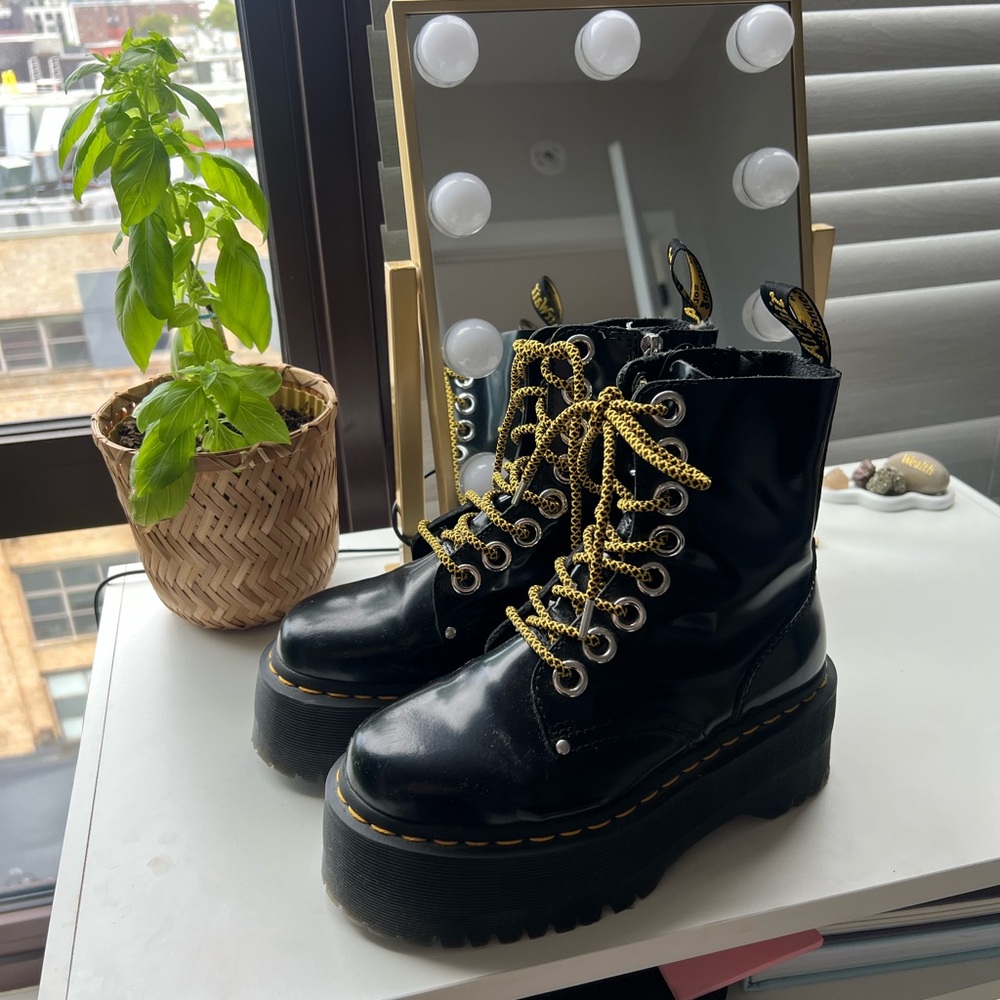 Dr. Martens Jadon Max Platform Boots – US 5